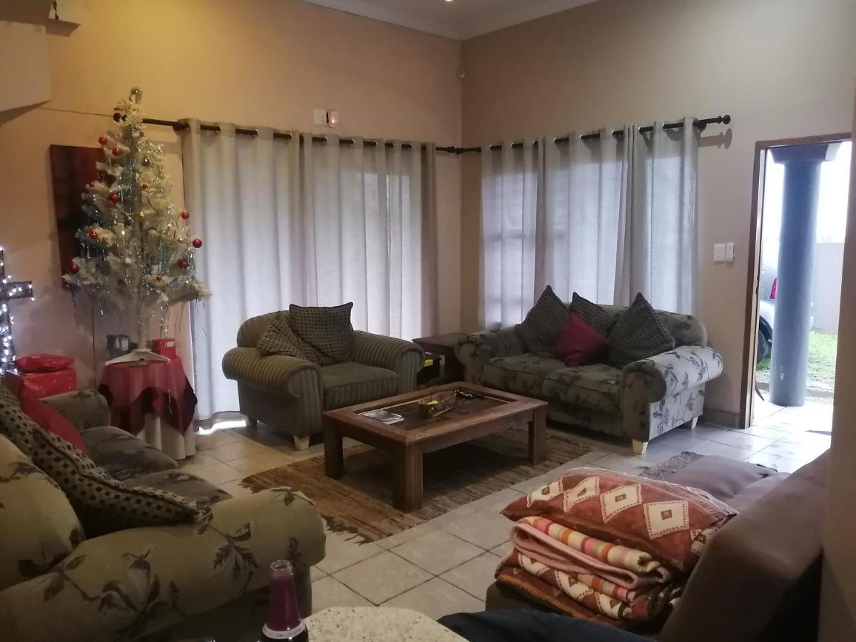 Khaya La Manzi Villa Port Edward Buitenkant foto